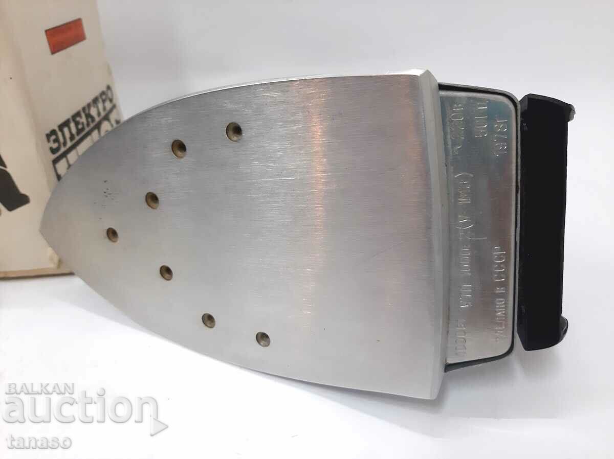 Old Soviet steam iron, hardly used(6.5) - 7