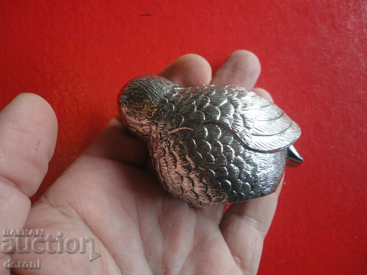 Bronze salt and pepper shaker sparrow 2 with price 25.00 BGN | € 12.78 Bronze salt and pepper shaker sparrow 2 with price 25.00 BGN | € 12.78