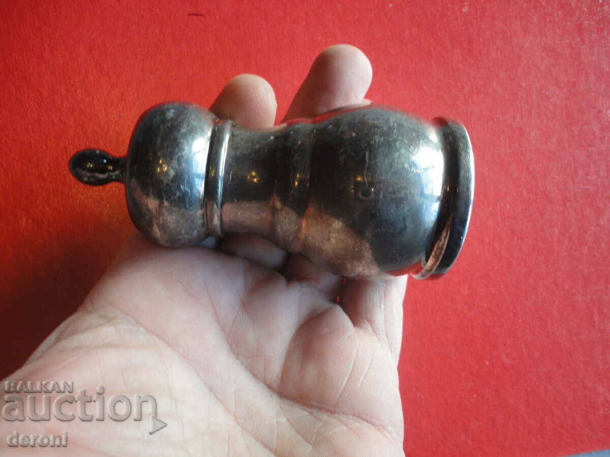 Auction A unique silver-plated salt and pepper shaker Auction A unique silver-plated salt and pepper shaker