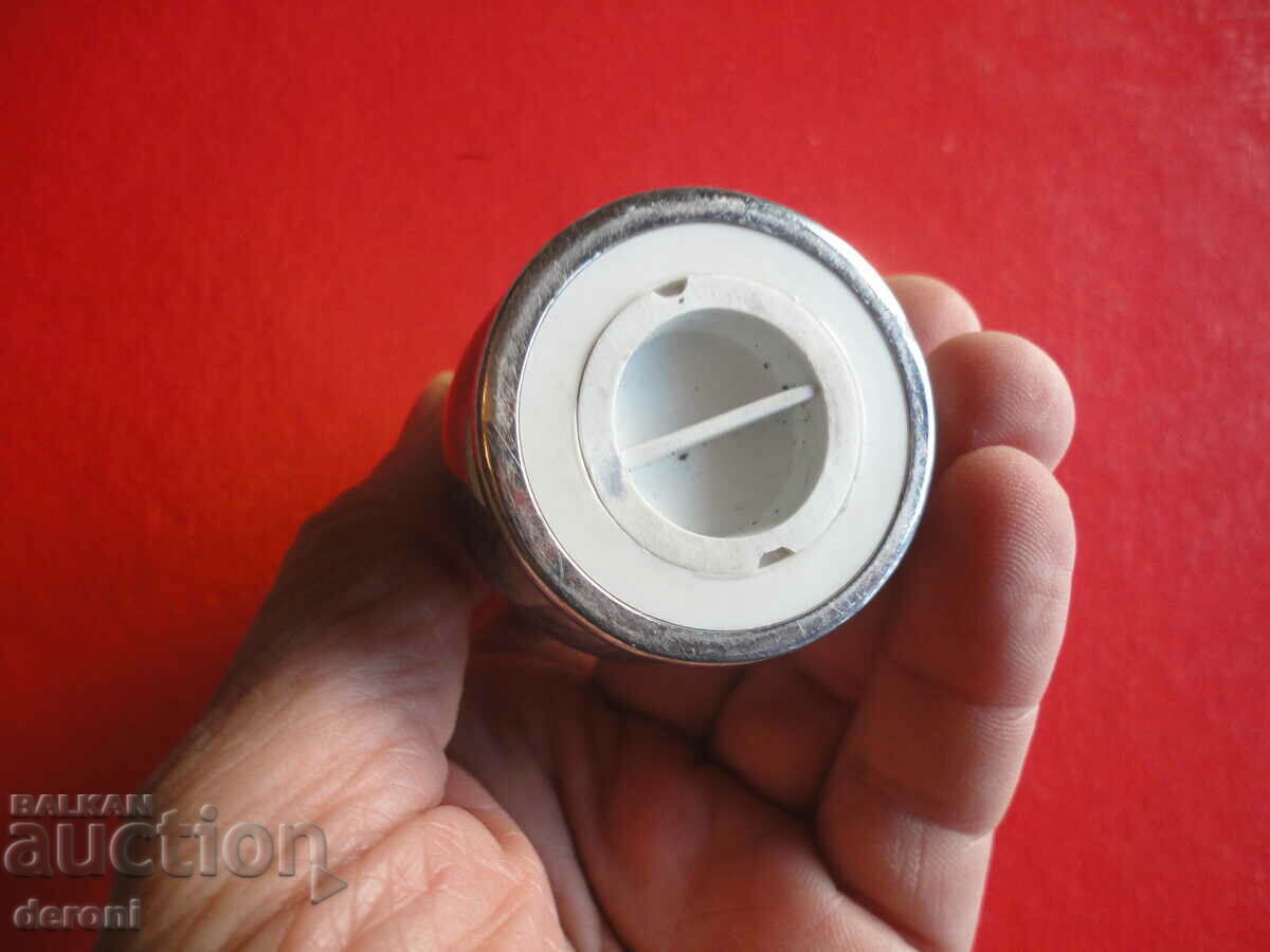 Delivery of A unique silver-plated salt and pepper shaker Delivery of A unique silver-plated salt and pepper shaker