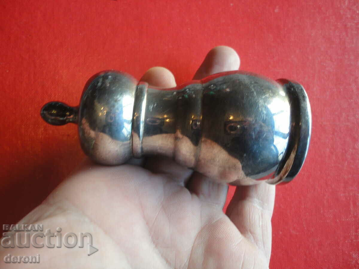 A unique silver-plated salt and pepper shaker - 7 A unique silver-plated salt and pepper shaker - 7