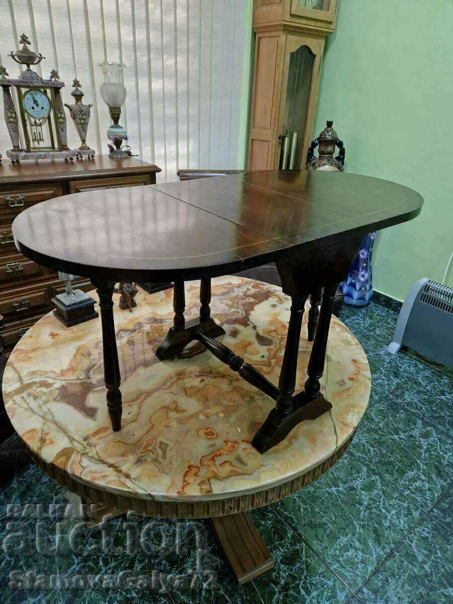 Auction A wonderful antique English solid wood folding table Auction A wonderful antique English solid wood folding table