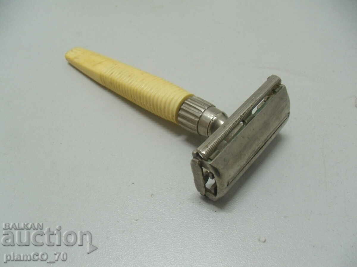 Auction #*7328 old razor - Gillette England Auction #*7328 old razor - Gillette England