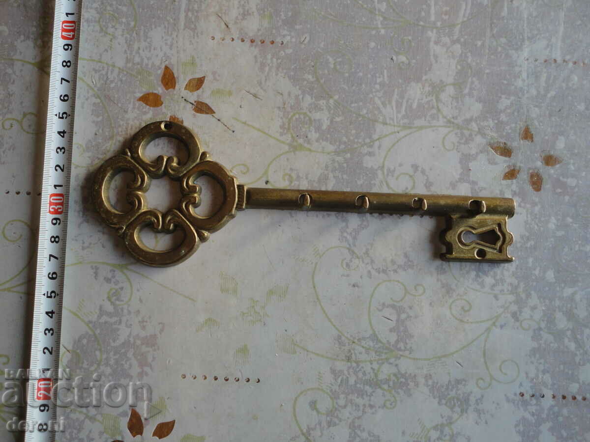 Amazing bronze key holder with price 30.00 BGN | € 15.34