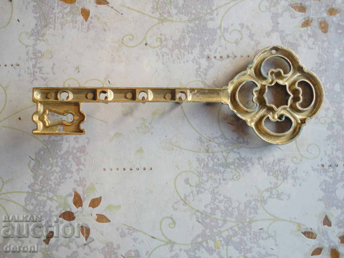 Amazing bronze key holder - 5