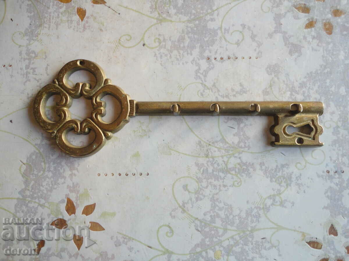 Amazing bronze key holder - 6