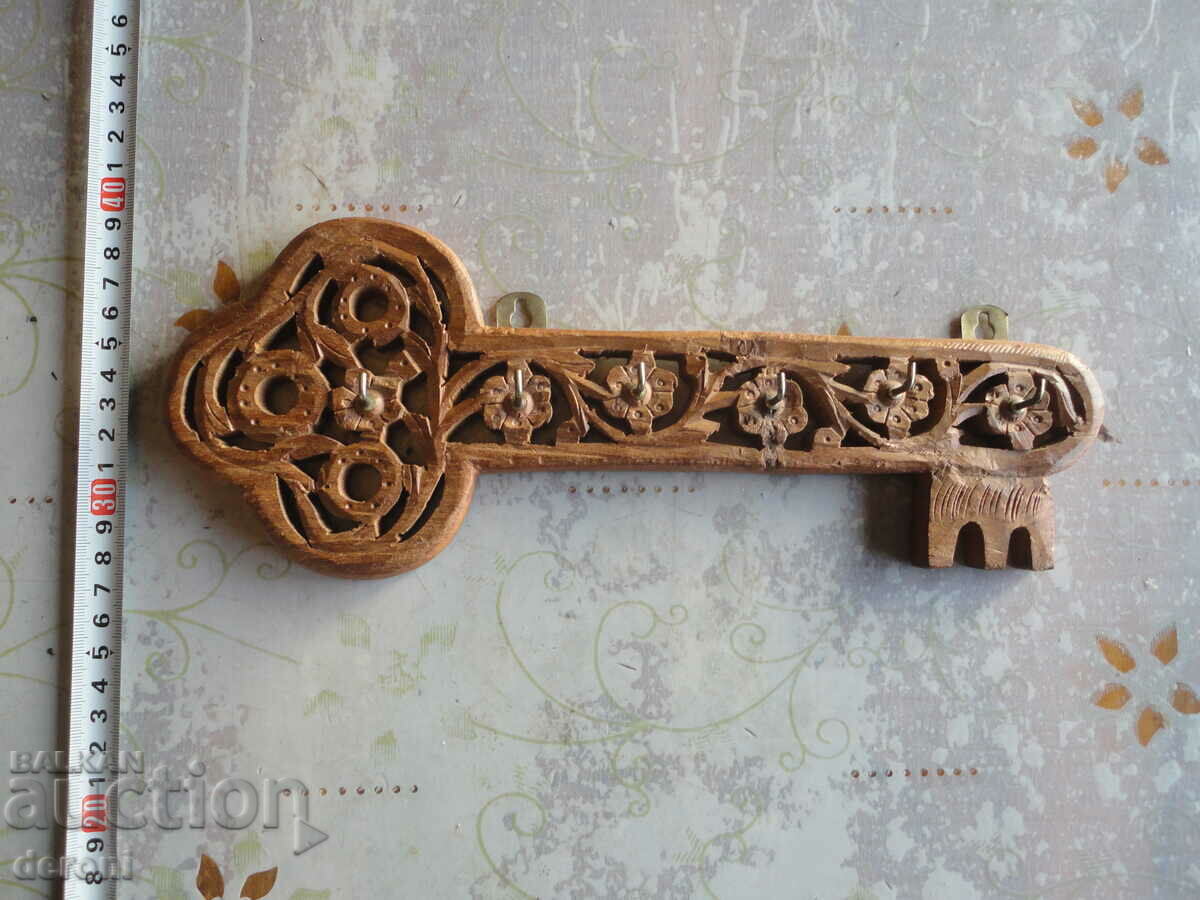 Μοναδική ανοιχτή ξυλογλυπτική κλειδοθήκη με τιμή 50.00 BGN | € 25.56 Μοναδική ανοιχτή ξυλογλυπτική κλειδοθήκη με τιμή 50.00 BGN | € 25.56