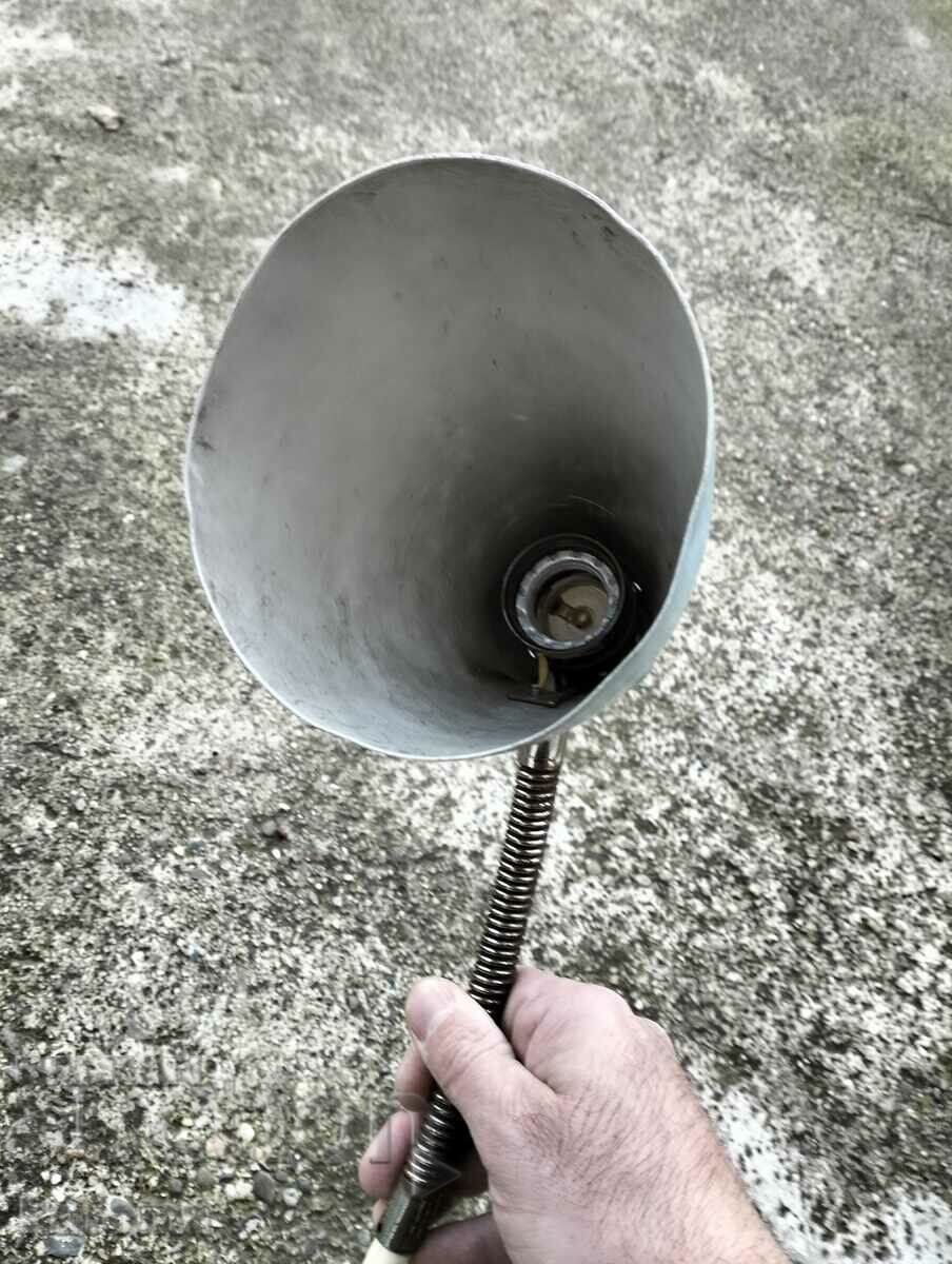 Μια παλιά λάμπα με τιμή 29.99 BGN | € 15.33 Μια παλιά λάμπα με τιμή 29.99 BGN | € 15.33