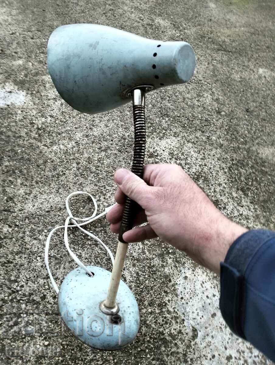 Δημοπρασία Μια παλιά λάμπα Δημοπρασία Μια παλιά λάμπα