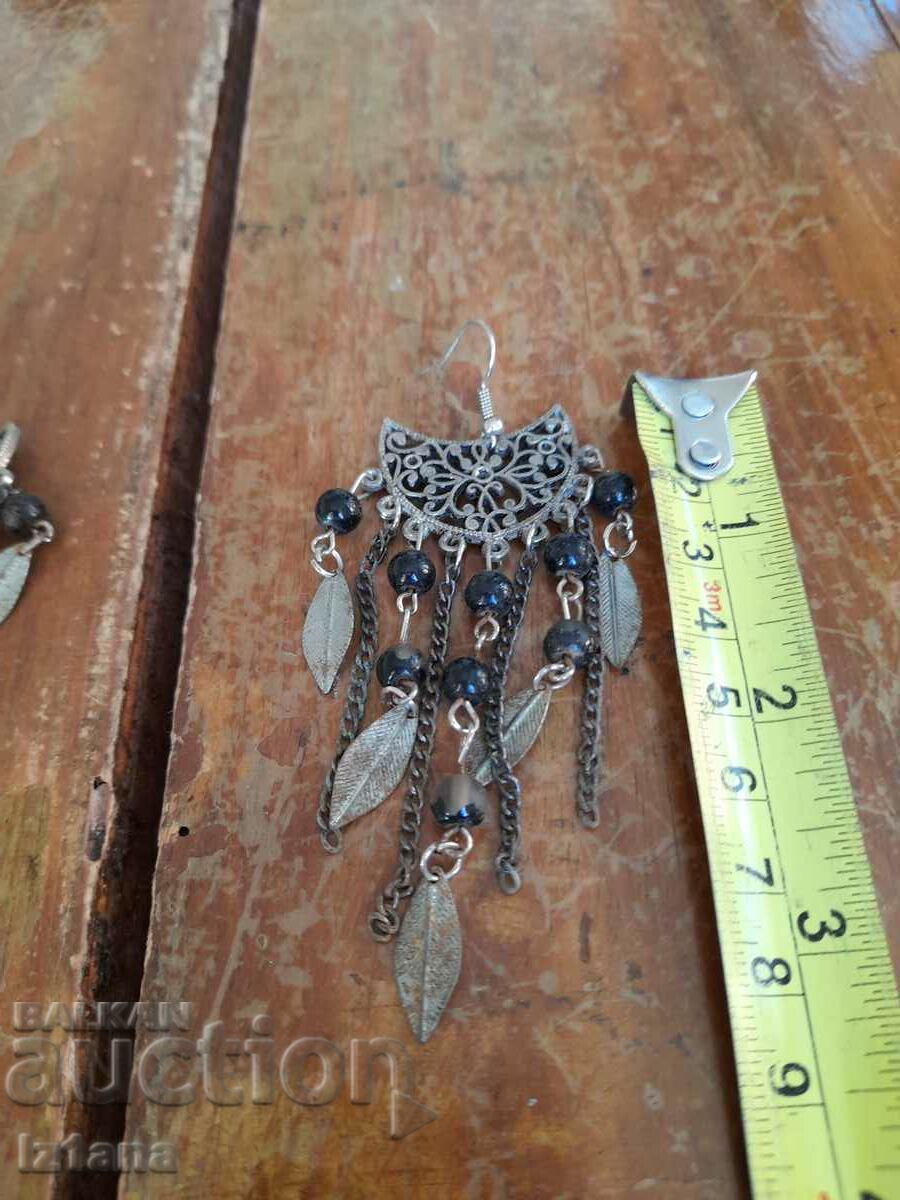 Delivery of Old Ladies' Earrings Delivery of Old Ladies' Earrings