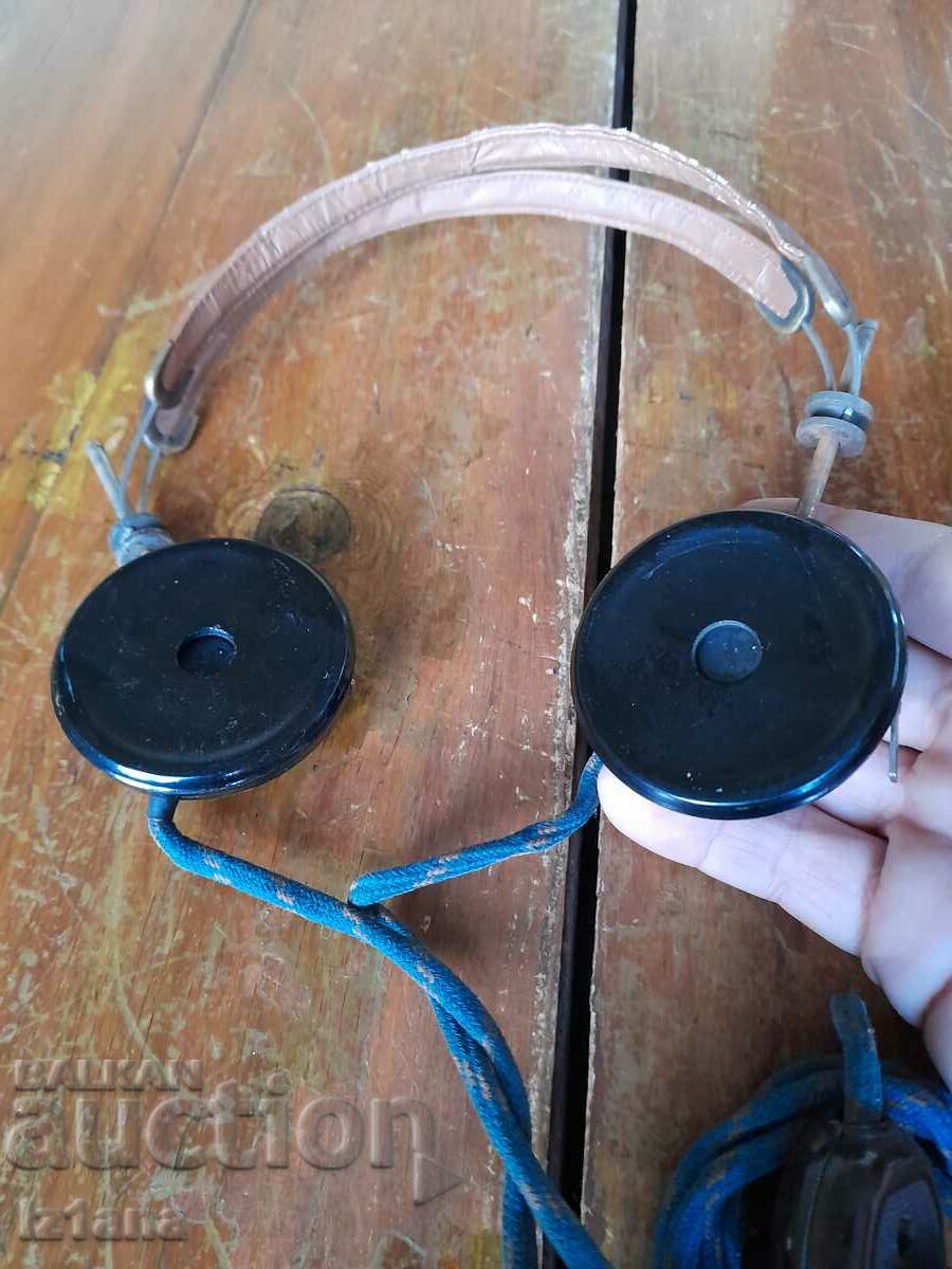 Old headphones with price 35.00 BGN | € 17.90 Old headphones with price 35.00 BGN | € 17.90