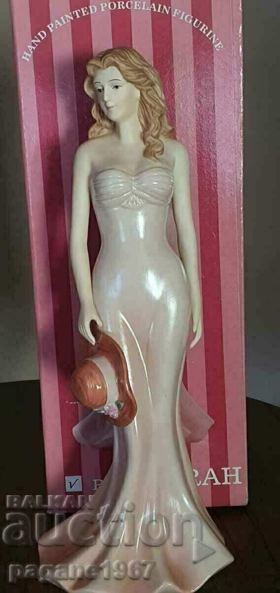 Όμορφες κυρίες στο REGAL με τιμή 70.00 BGN | € 35.79