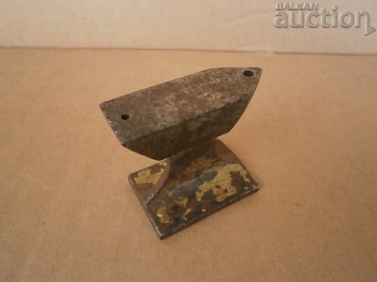 Delivery of mini goldsmith's anvil Delivery of mini goldsmith's anvil