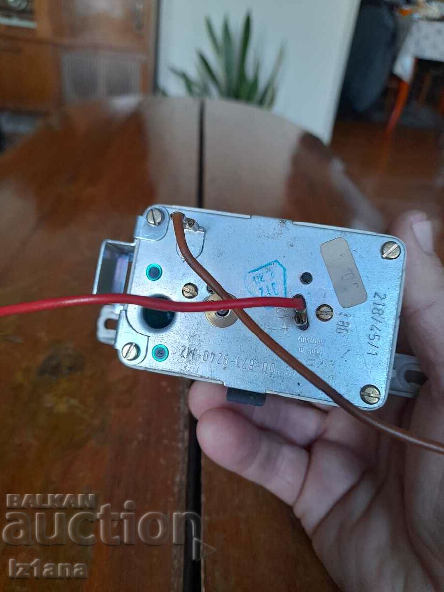 Παράδοση Παλιό ρολόι αυτοκινήτου VDO Quartz Παράδοση Παλιό ρολόι αυτοκινήτου VDO Quartz