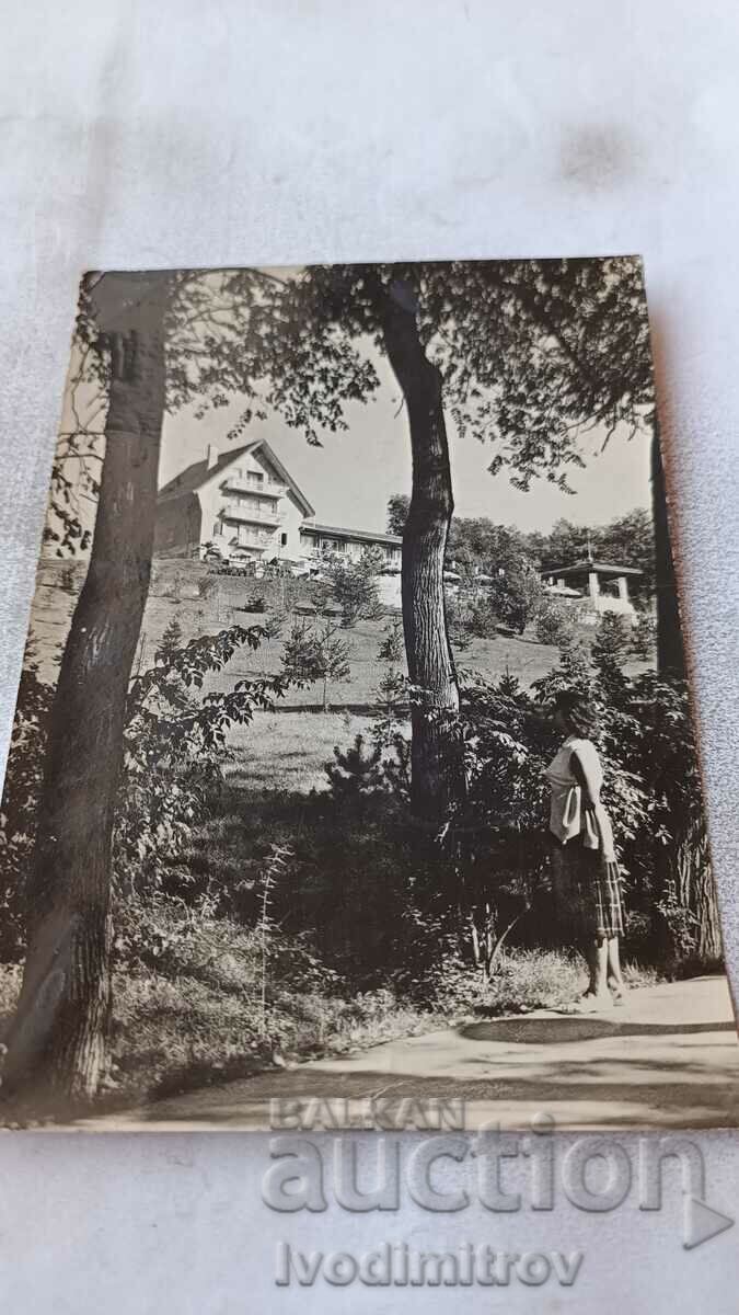 Carte poștală Ruse Hotelul din parcul Lipnik 1960