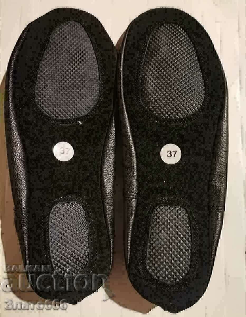 Șuruburi noi din piele cu care să te joci cu preț € 2.50 | 4.89 BGN