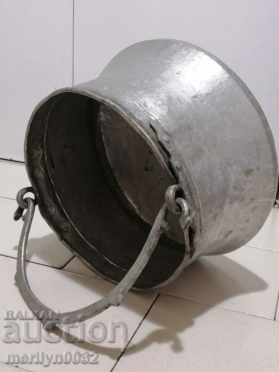 Auction  Old copper vessel, tin cauldron, copper, mint