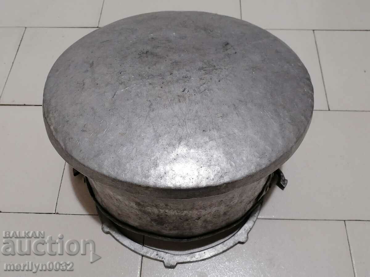Delivery of Old copper vessel, tin cauldron, copper, mint
