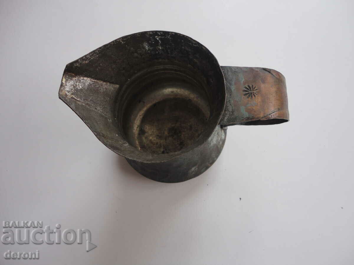 Livrarea Urcior antic din cupru Livrarea Urcior antic din cupru