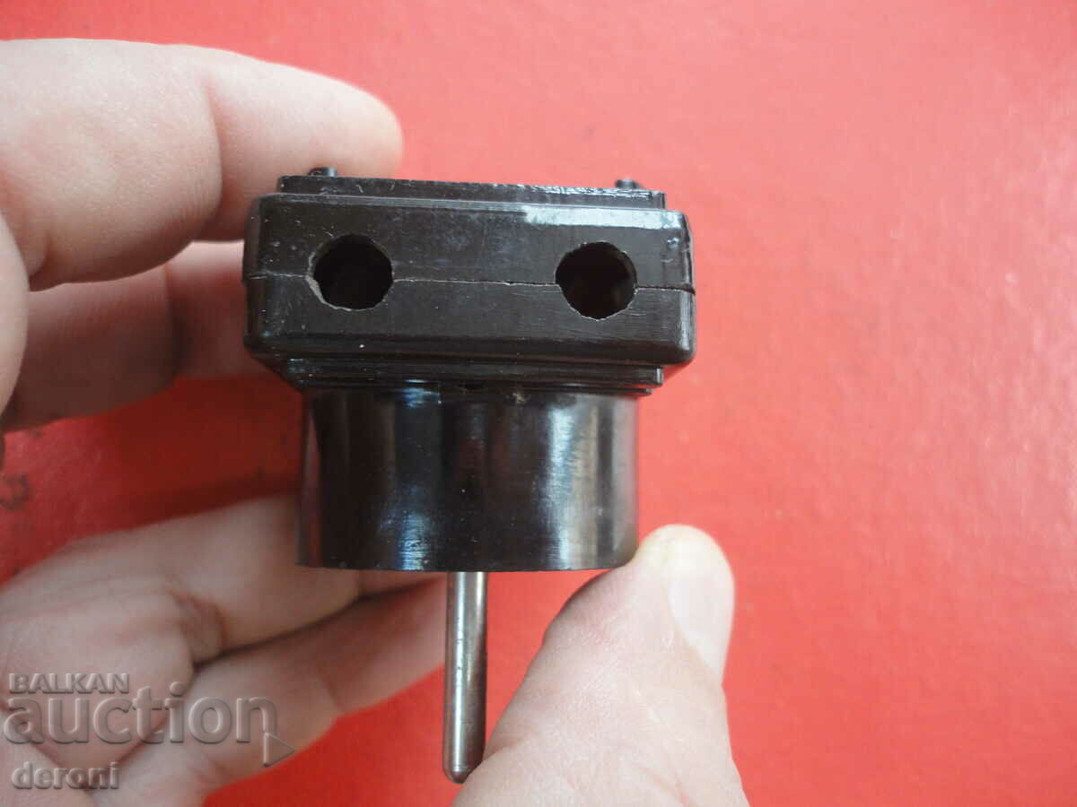 Delivery of Vintage German bakelite 3 plug power strip