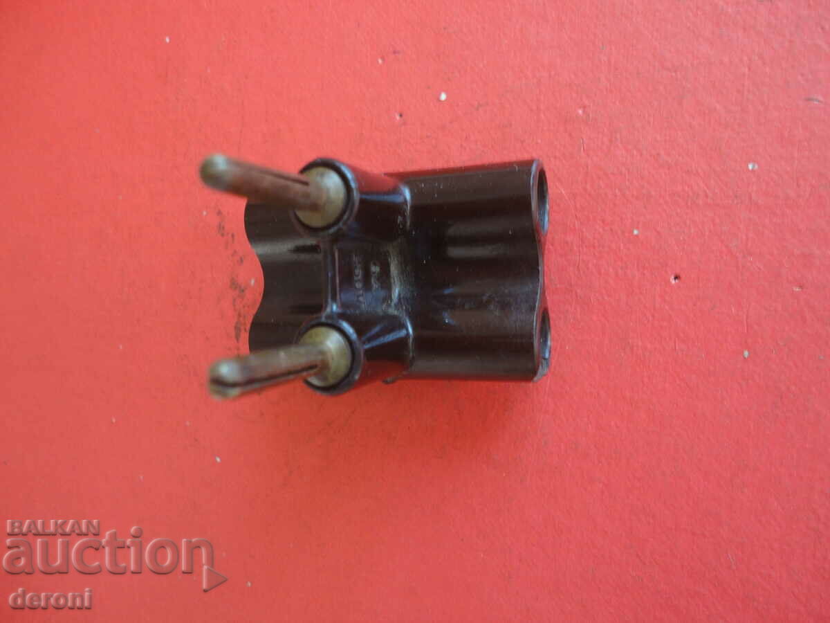 Auction Vintage German bakelite 5 plug power strip Auction Vintage German bakelite 5 plug power strip