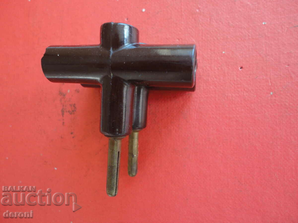 Delivery of Vintage German bakelite 5 plug power strip Delivery of Vintage German bakelite 5 plug power strip