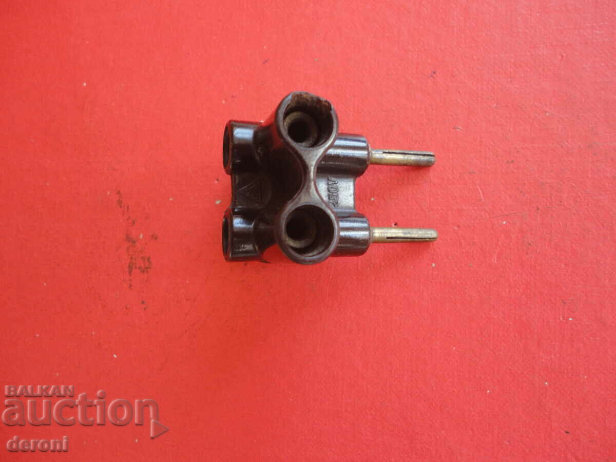 Vintage German bakelite 5 plug power strip - 7 Vintage German bakelite 5 plug power strip - 7