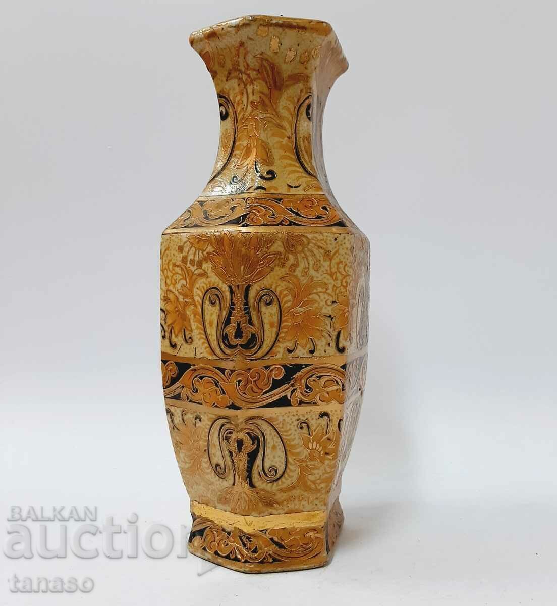 Old Chinese vase - 20th century(3.2) with price 20.00 BGN | € 10.23 Old Chinese vase - 20th century(3.2) with price 20.00 BGN | € 10.23