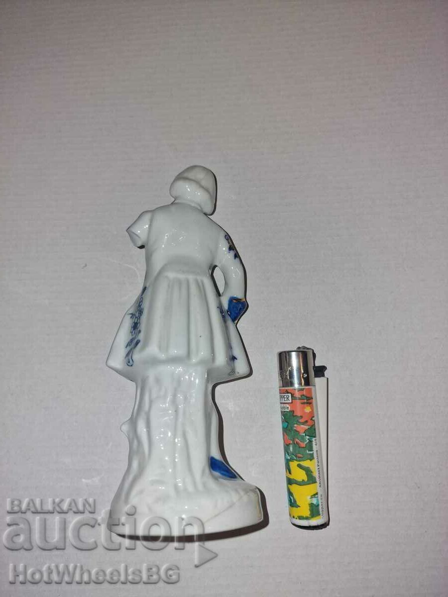 Auction Porcelain figurine Auction Porcelain figurine