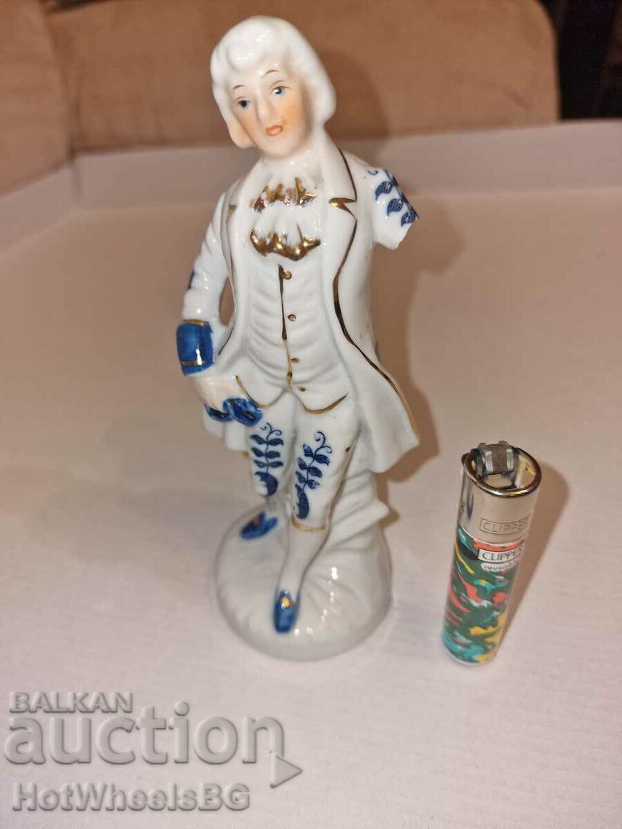 Delivery of Porcelain figurine Delivery of Porcelain figurine