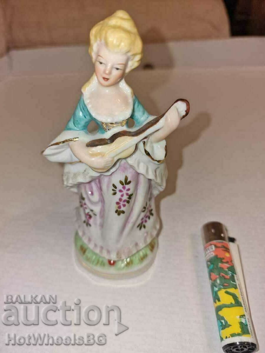 Auction Porcelain figurine Auction Porcelain figurine