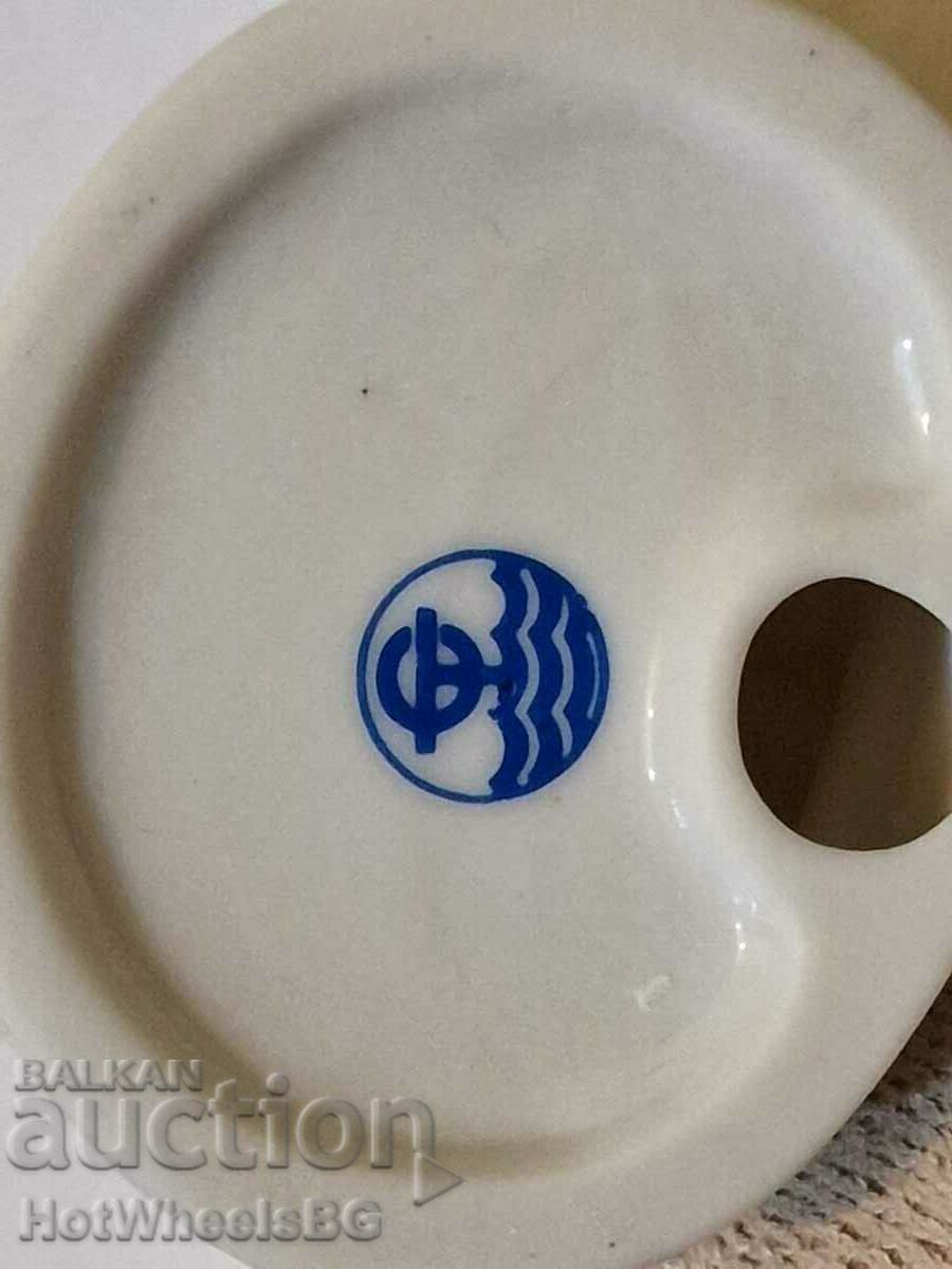 Delivery of Porcelain figurine Delivery of Porcelain figurine