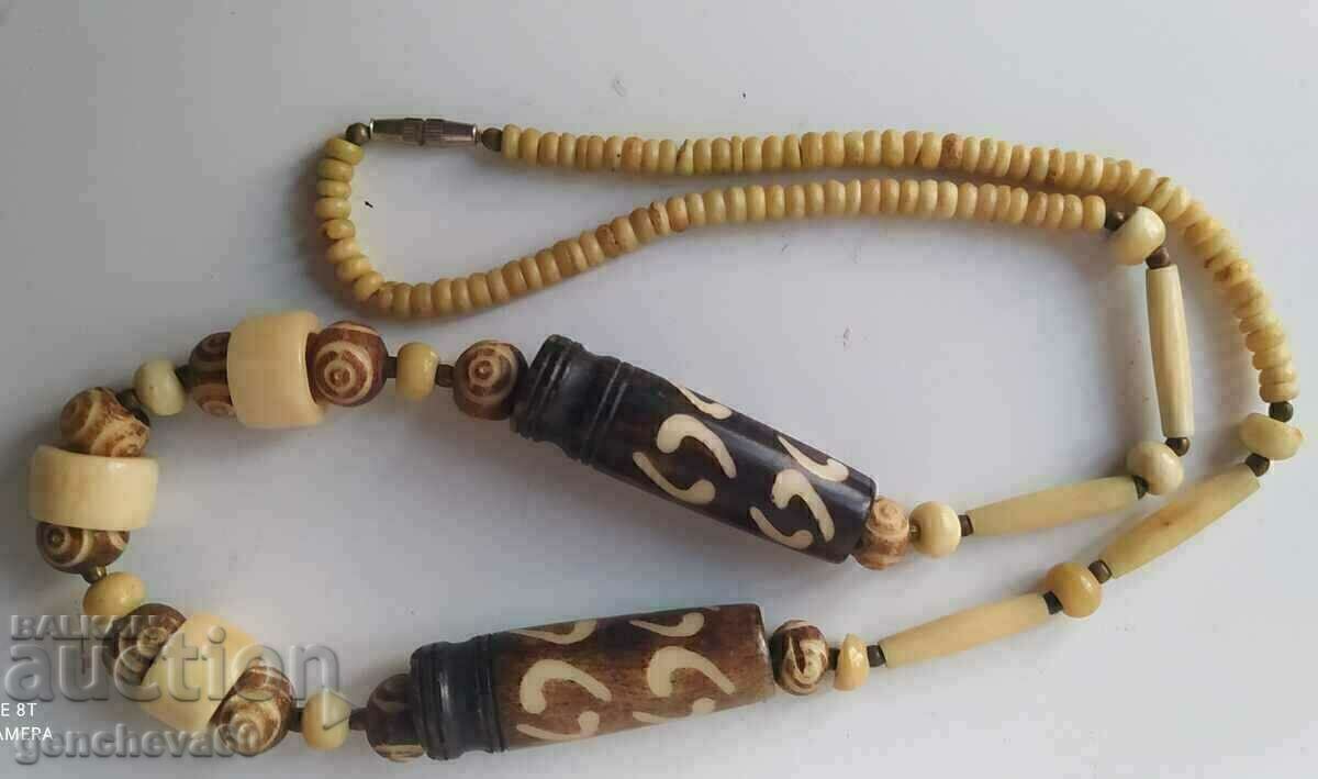 Livrarea Colier cu os de designer vintage