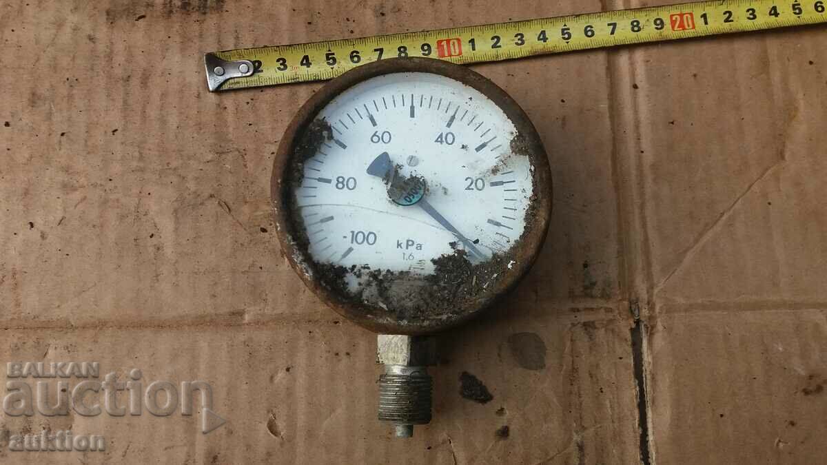 BAROMETRUL VECHI cu preț 2.99 BGN | € 1.53