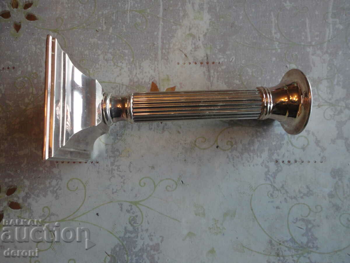 A great silver plated candle holder 2 - 5 A great silver plated candle holder 2 - 5