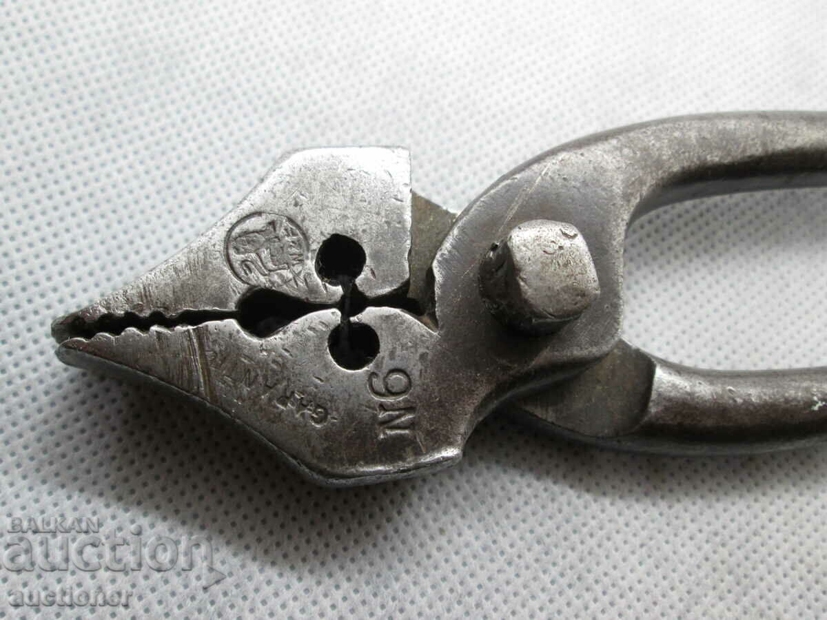 MARKED AUSTRIAN PLIERS FROM 1-ST. WAR with price 50.00 BGN | € 25.56 MARKED AUSTRIAN PLIERS FROM 1-ST. WAR with price 50.00 BGN | € 25.56