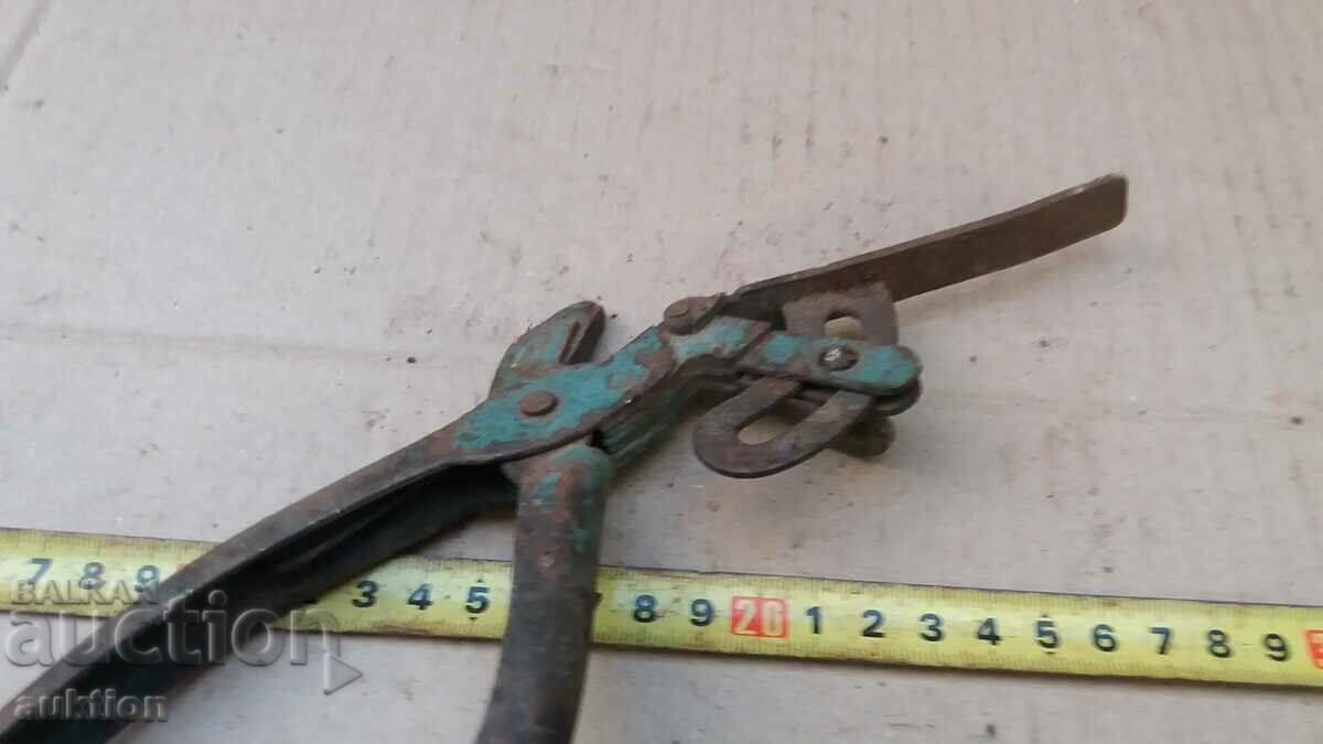 Delivery of OLD PINCERS FOR MAKING PAFTS Delivery of OLD PINCERS FOR MAKING PAFTS