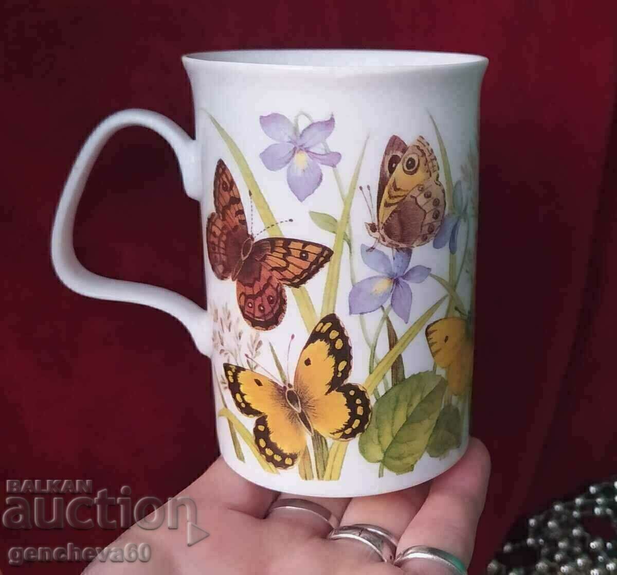 Delivery of Beautiful English porcelain cup "Butterflies" Delivery of Beautiful English porcelain cup "Butterflies"