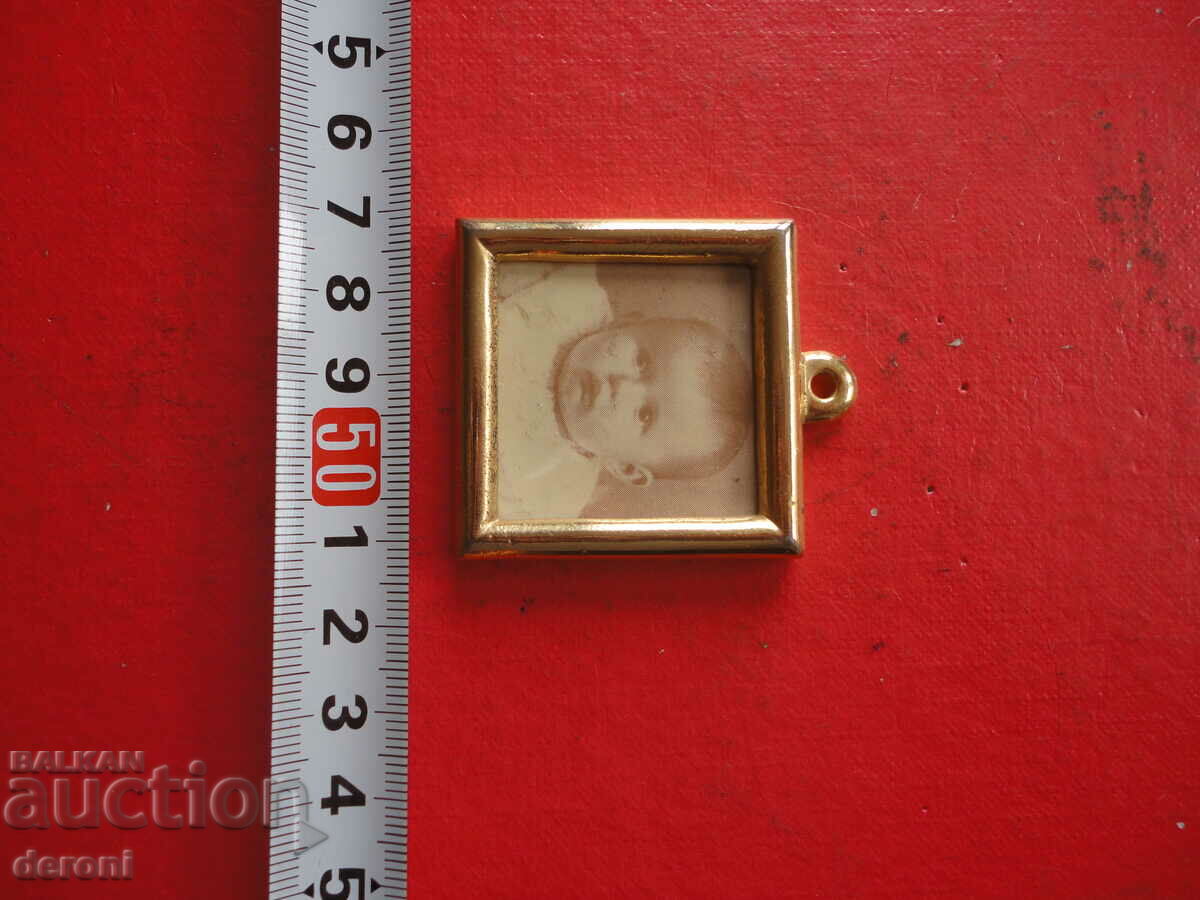 German gilt bronze photo frame pictures picture with price 10.00 BGN | € 5.11