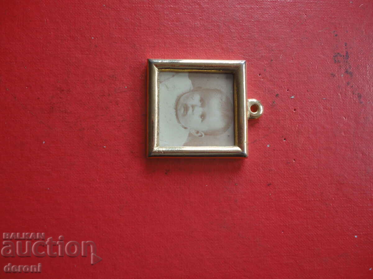Auction  German gilt bronze photo frame pictures picture