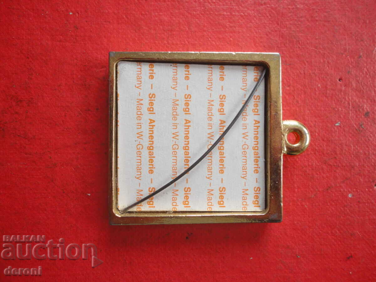 Delivery of German gilt bronze photo frame pictures picture