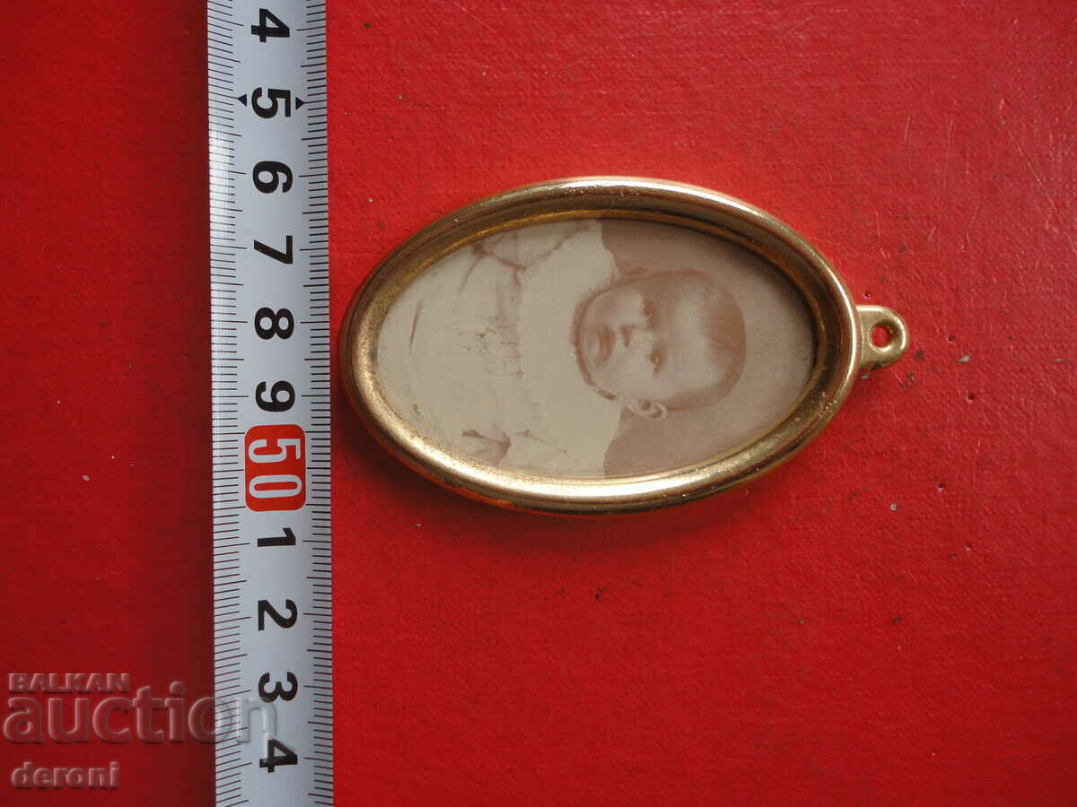 German Gilt Bronze Photo Frame Pictures Picture 2 with price 10.00 BGN | € 5.11 German Gilt Bronze Photo Frame Pictures Picture 2 with price 10.00 BGN | € 5.11