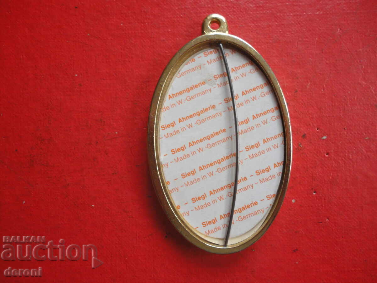 German Gilt Bronze Photo Frame Pictures Picture 2 - 5 German Gilt Bronze Photo Frame Pictures Picture 2 - 5