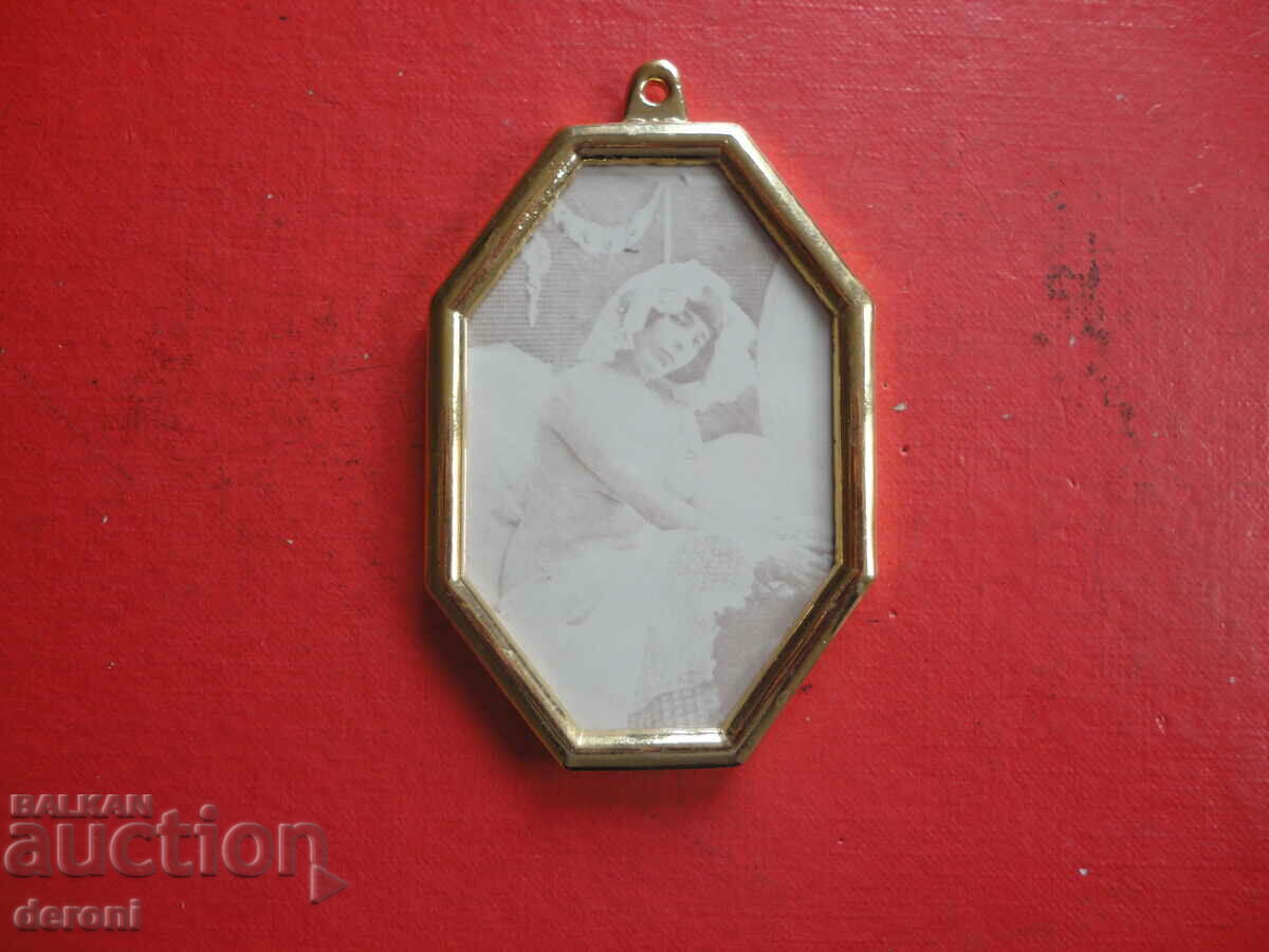 Εικόνες με κορνίζα φωτογραφιών με γερμανικό επίχρυσο μπρούτζο Εικόνα 3 - 5 Εικόνες με κορνίζα φωτογραφιών με γερμανικό επίχρυσο μπρούτζο Εικόνα 3 - 5