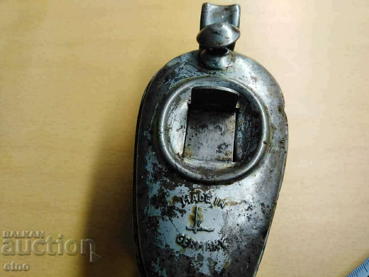 Auction K-1, VSV, VINTAGE GERMAN OIL CAN, OIL CAN FOR CAR, ENGINE Auction K-1, VSV, VINTAGE GERMAN OIL CAN, OIL CAN FOR CAR, ENGINE