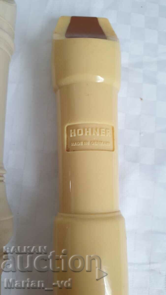 Three plastic flutes - 5 Three plastic flutes - 5