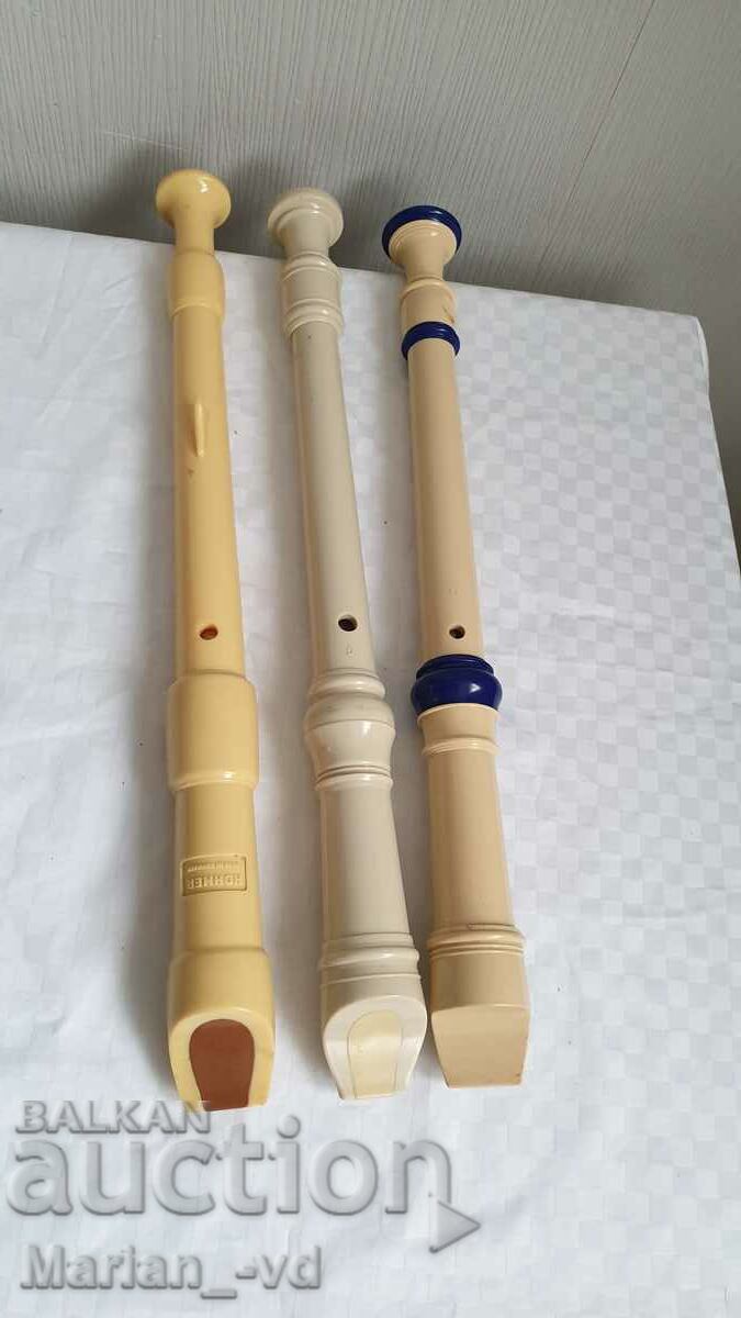 Three plastic flutes - 6 Three plastic flutes - 6