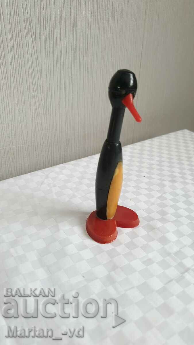 Bătrân pinguin social bulgar cu preț 30.00 BGN | € 15.34