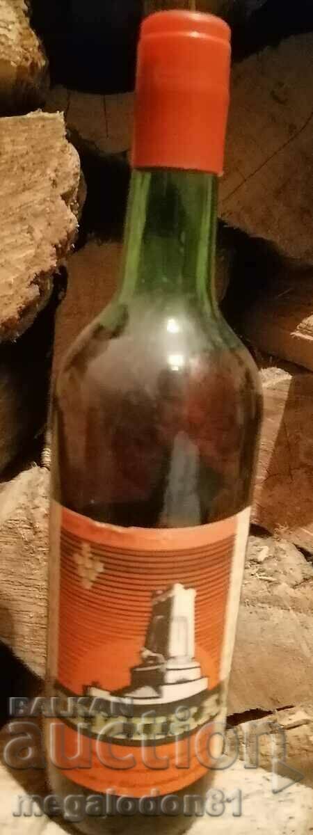 Παλιό μπουκάλι κρασί "Shipka", κλειστό, για συλλογή