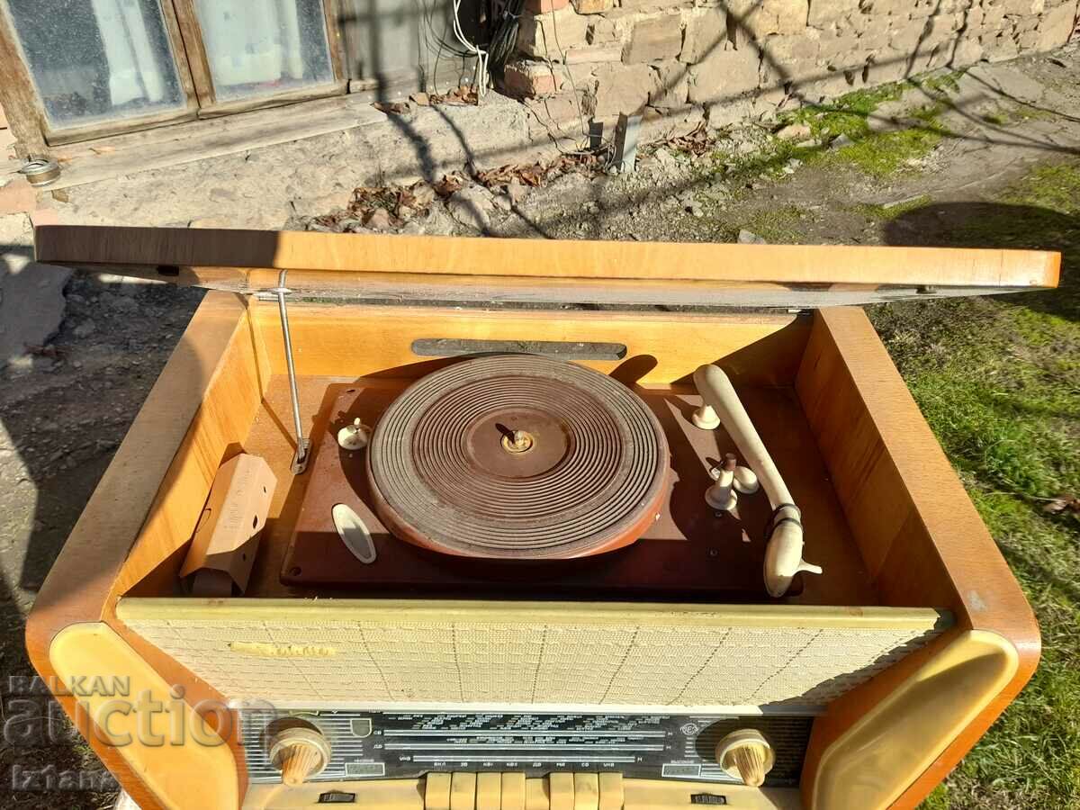 Delivery of Old radio gramophone Latvia Delivery of Old radio gramophone Latvia